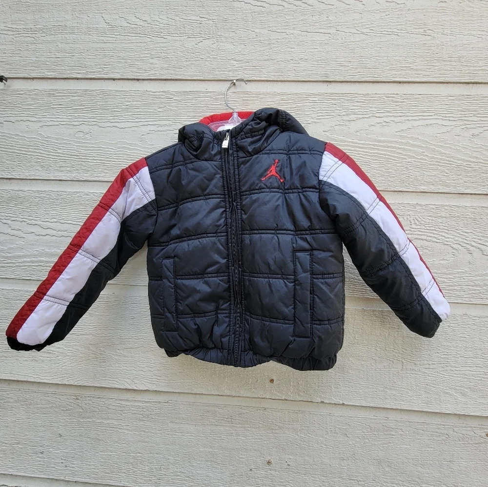 Jordán fleece lined boy's jacket size 3T color black and red